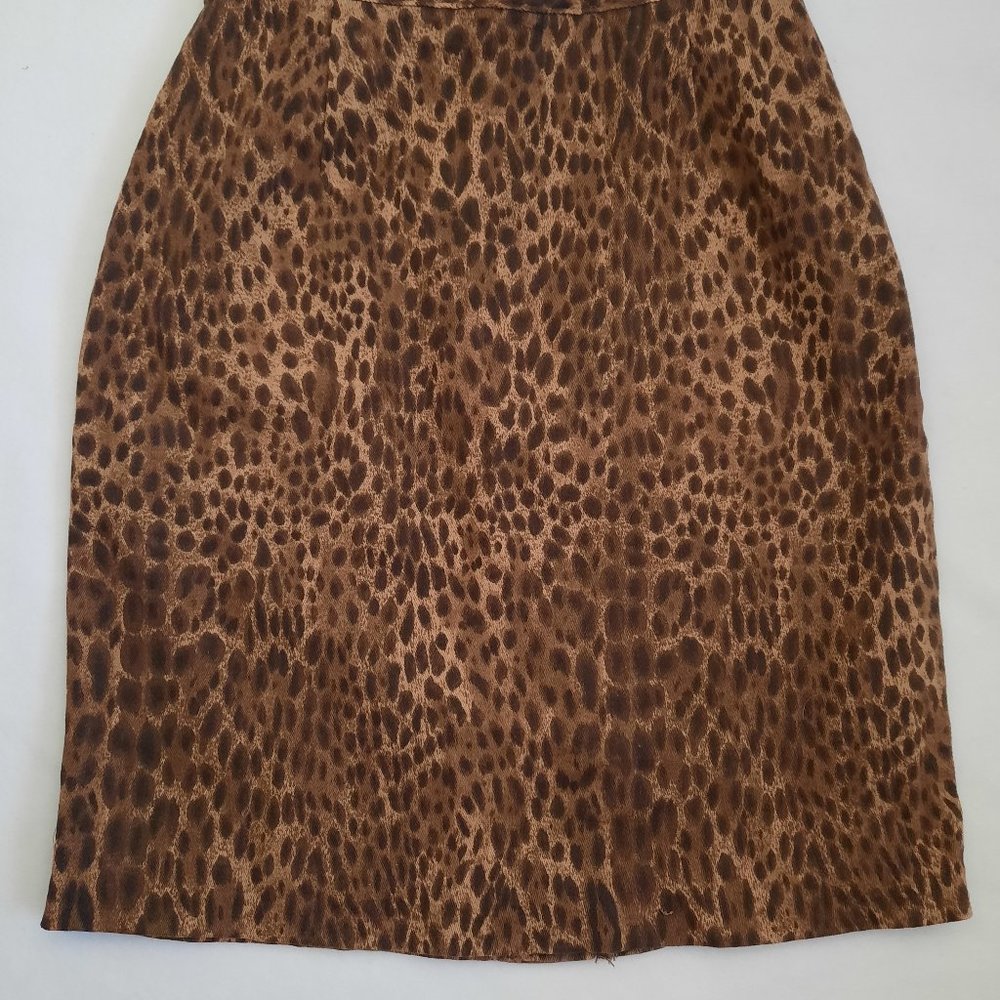 Ladies leopard skirt